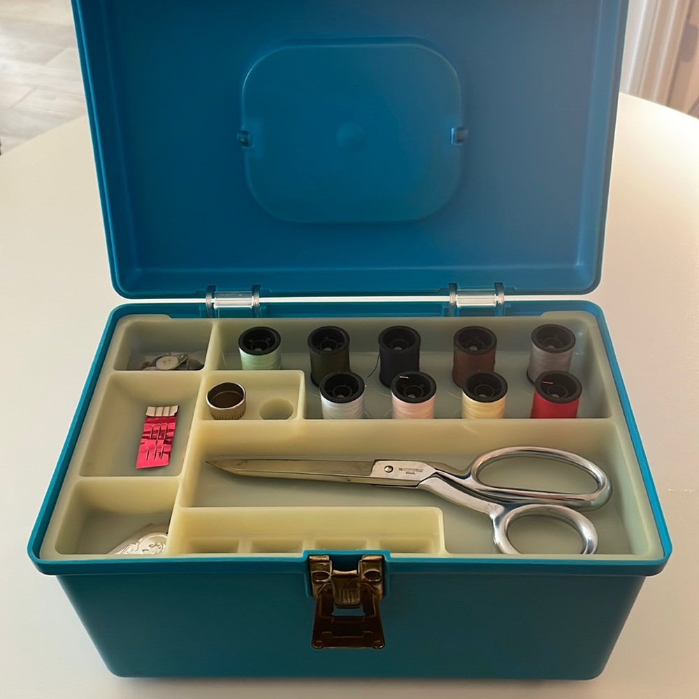 Vintage Retro Wilson Wil-hold Turquoise Blue Small Sewing Box 🧵
